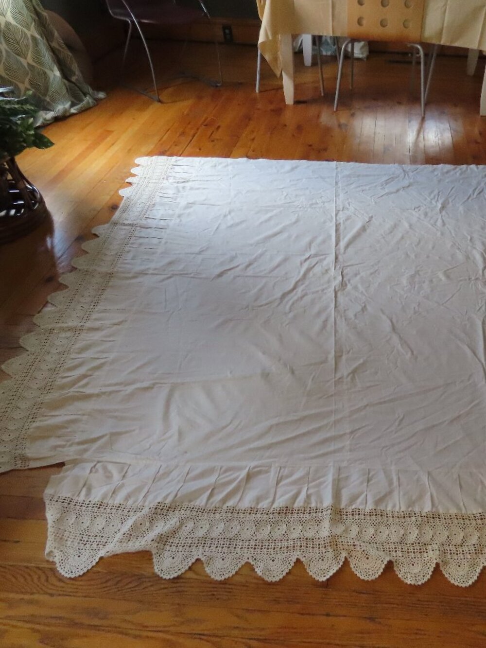 VINTAGE CROCHETED BEDSPREAD